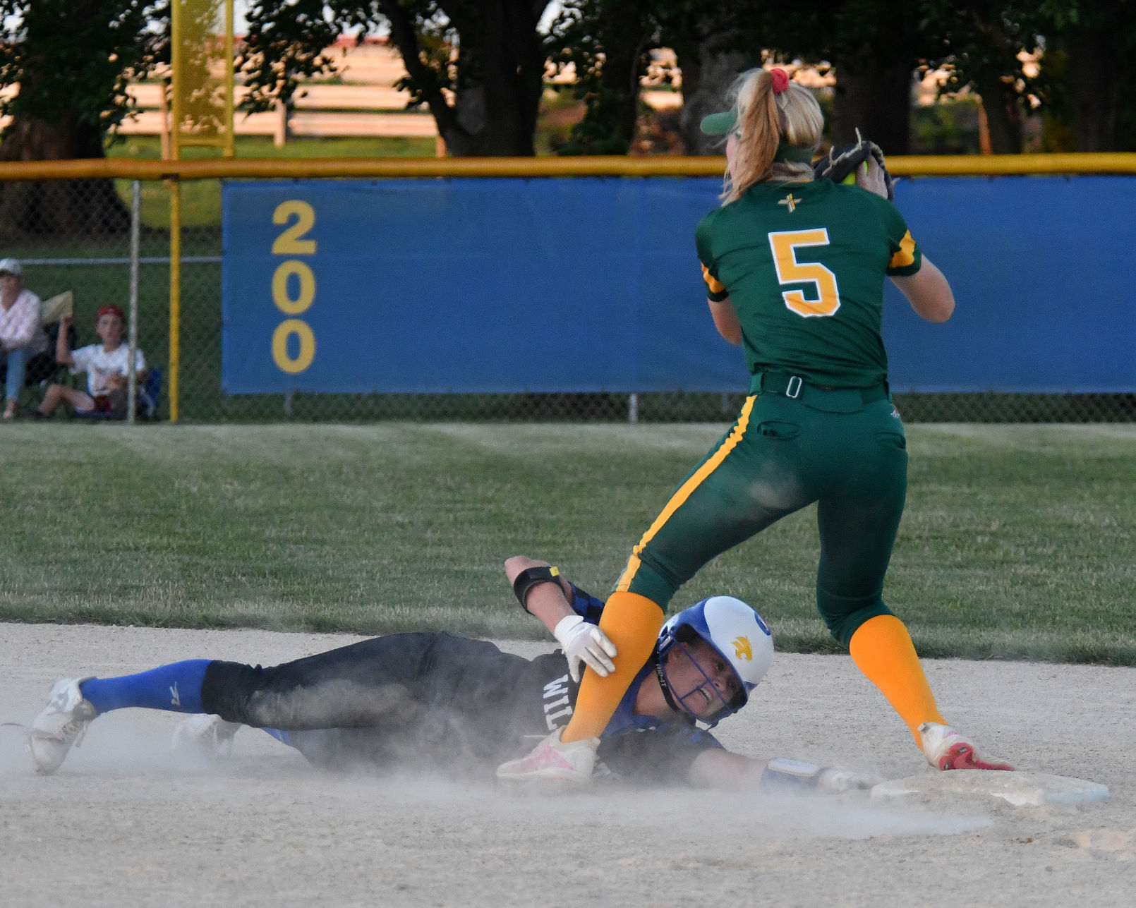 Durant vs Dyersville Beckman Class 2A regional final.